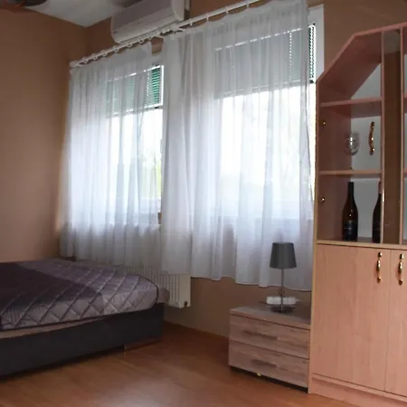 Appartement Pilikan - Park, Agroturism, Vineyard & Farm