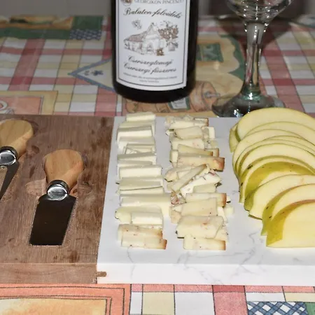 Daire Pilikán - Park, Agroturism, Vineyard&farm *