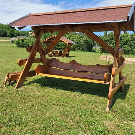 Appartement Pilikan - Park, Agroturism, Vineyard & Farm Cserszegtomaj